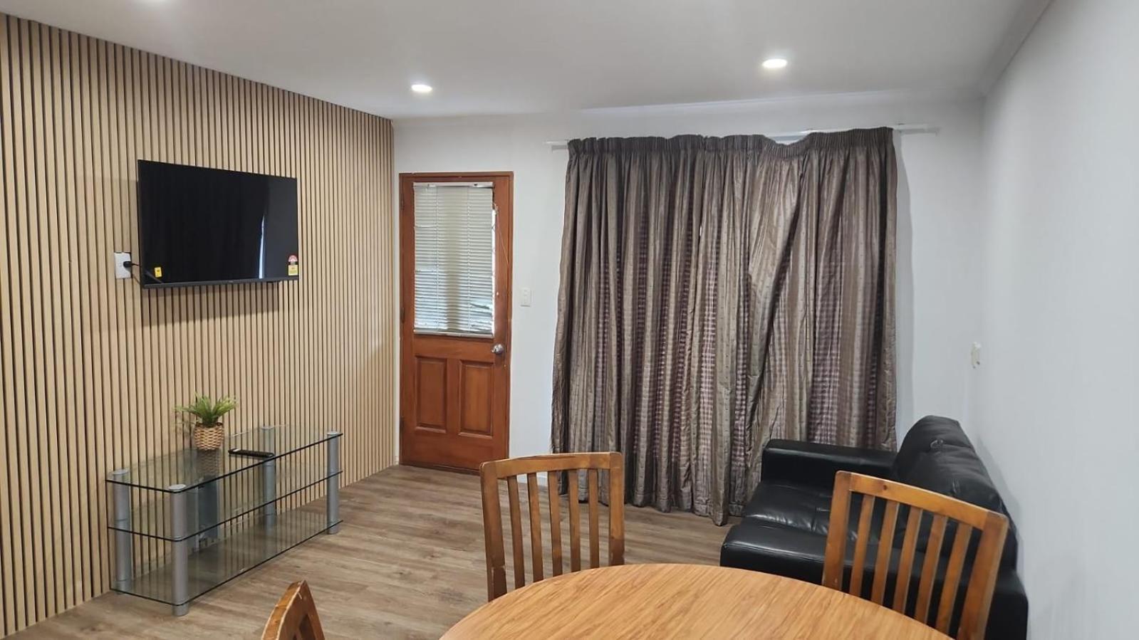 Academy Lodge Motel Ashburton Exteriér fotografie